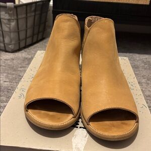 Musse & Cloud Tan Peep Toe Ankle Boots